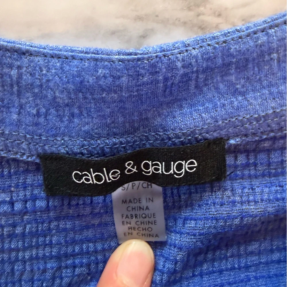 Cable & Gauge blue button down Top SIZE S - Picture 2 of 5